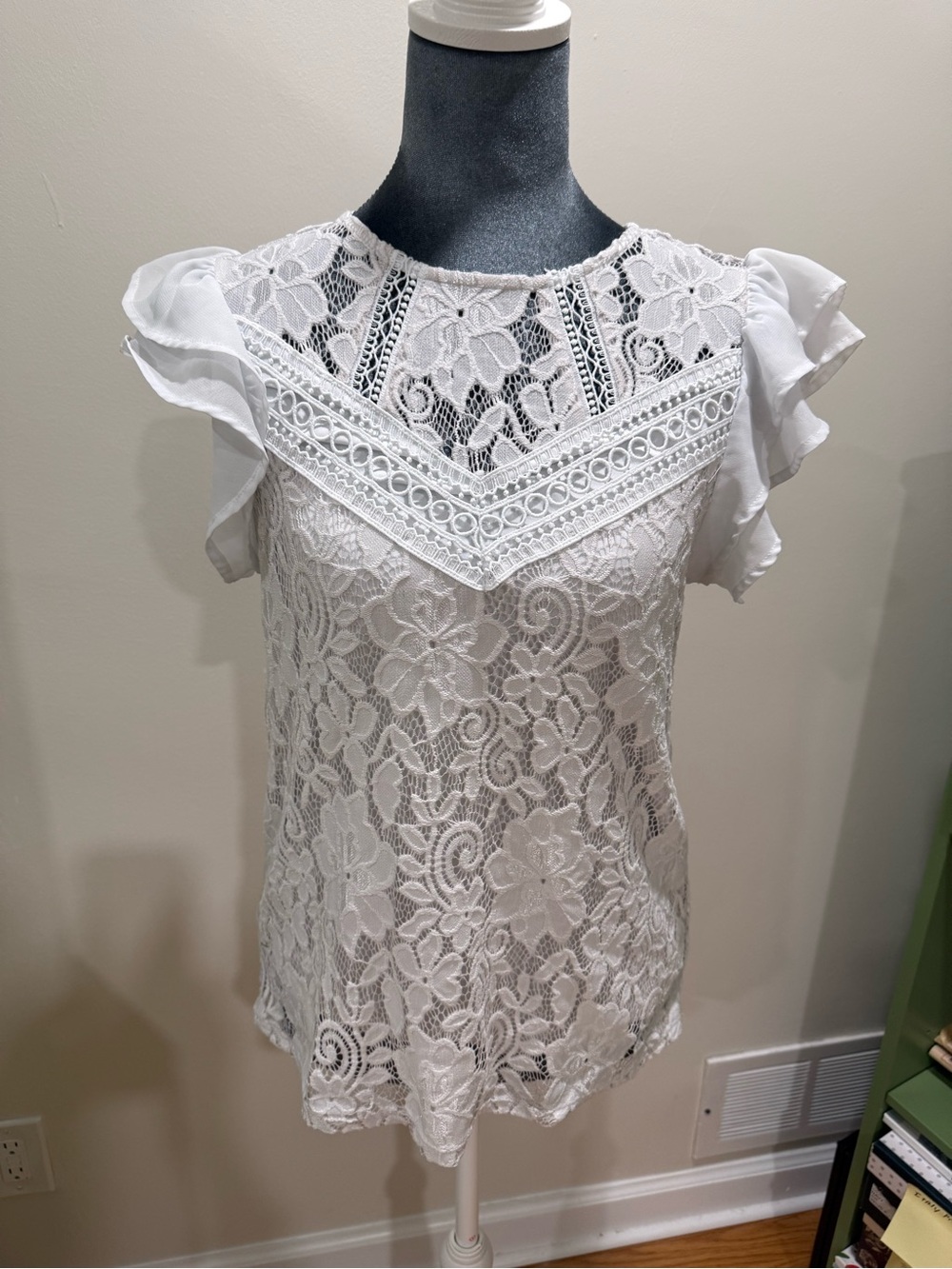 Cable & Gauge White Lace Crochet Yoke Flutter Sleeve Top